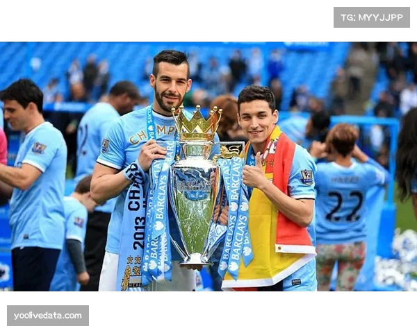 特写：职业生涯第600次西甲出场，纳瓦斯赛后获赠纪念球衣